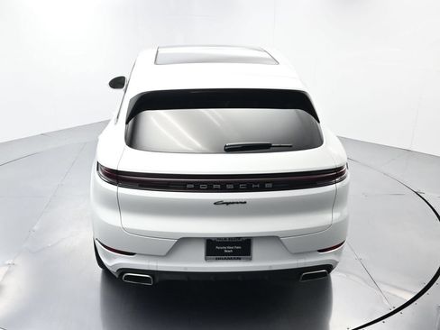 Certified 2025 Porsche Cayenne E-Hybrid w/ Premium Package Plus AWD/4WD image 41