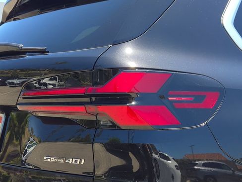 Used 2026 BMW X5 sDrive40i w/ Premium Package RWD image 5