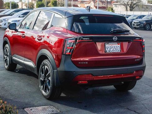Certified 2025 Nissan Kicks SV image 9