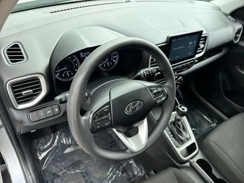 Used 2022 Hyundai Venue SE FWD image 10