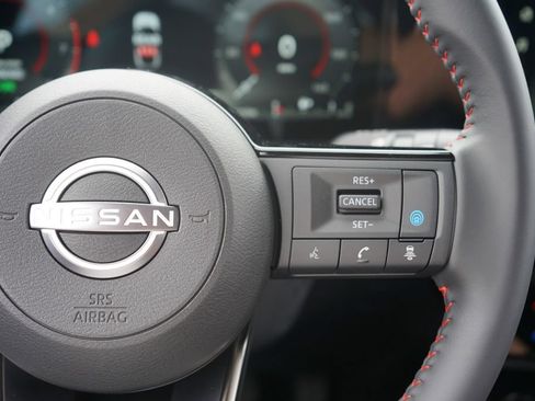 Used 2025 Nissan Kicks SR AWD/4WD image 13