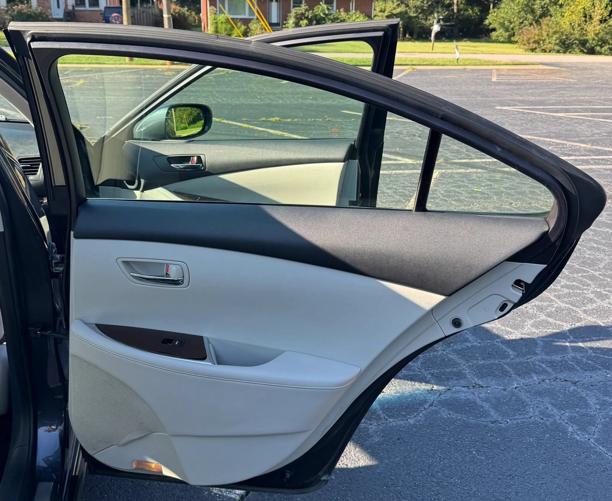 Used 2011 Lexus ES 350 w/ Preferred Accessory Package FWD image 24