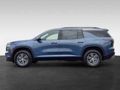Used 2025 Chevrolet Traverse LT FWD image 8