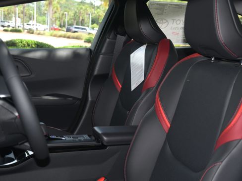 New 2025 Toyota Prius Plug-In Hybrid image 7