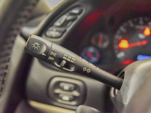 Used 2004 Chevrolet Corvette Coupe w/ Roof Package image 20