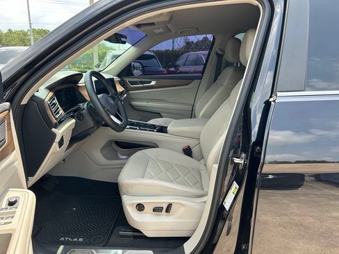 Used 2024 Volkswagen Atlas SE FWD image 15