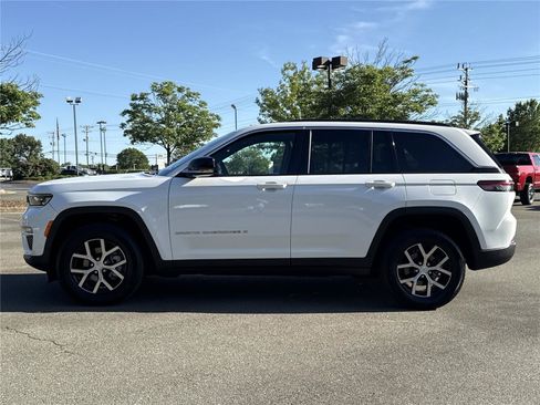 Used 2024 Jeep Grand Cherokee Limited AWD/4WD image 21