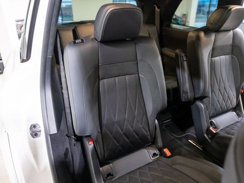 Used 2024 Mercedes-Benz GLS 63 AMG 4MATIC image 32