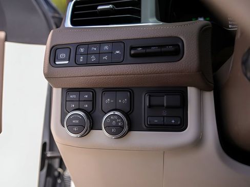 Used 2023 GMC Yukon Denali w/ Denali Reserve Package AWD/4WD image 21