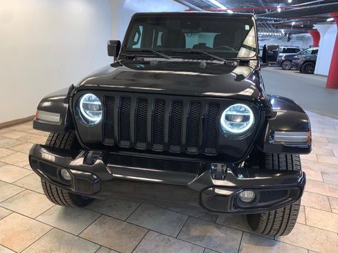 Used 2022 Jeep Wrangler Unlimited Sahara image 2