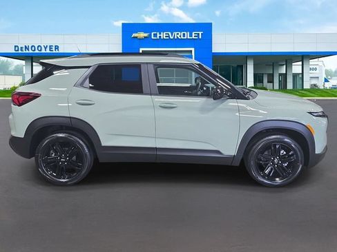 New 2026 Chevrolet TrailBlazer LT w/ Midnight Edition AWD/4WD image 7