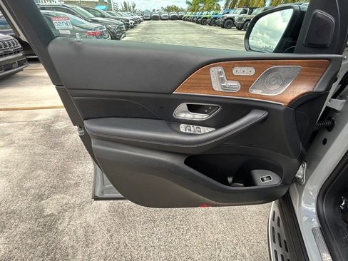 Used 2024 Mercedes-Benz GLS 450 4MATIC w/ AMG Line Exterior image 26