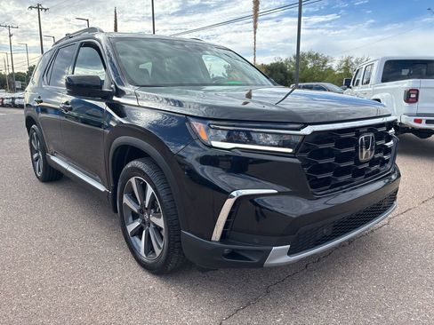 Certified 2024 Honda Pilot Touring image 7