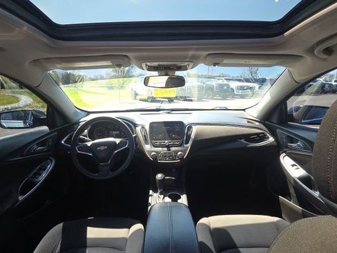 Used 2020 Chevrolet Malibu LT FWD image 17