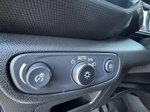 Used 2021 Chevrolet TrailBlazer LT w/ Convenience Package FWD image 6