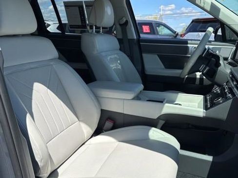 Used 2025 Hyundai Santa Fe SEL AWD/4WD image 16
