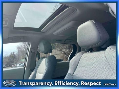 Certified 2024 Toyota Sienna Limited image 21