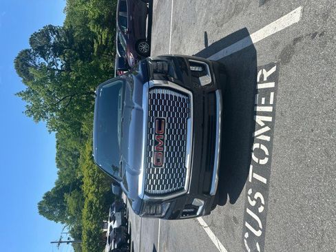 Used 2023 GMC Yukon Denali RWD image 6