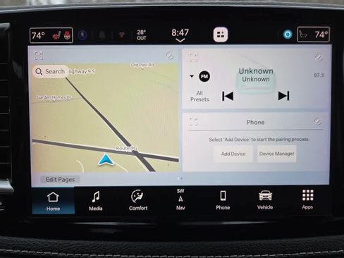 Used 2023 Chrysler Pacifica Limited w/ Uconnect Theater Family Group image 25