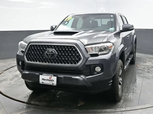 Used 2019 Toyota Tacoma TRD Sport AWD/4WD image 2
