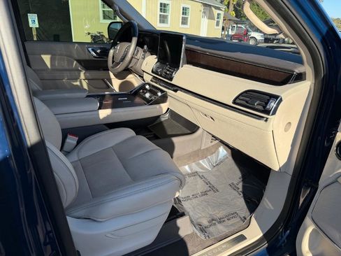 Used 2019 Lincoln Navigator Reserve image 21