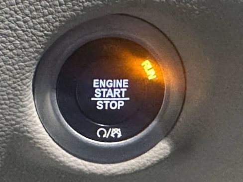 Used 2022 Chrysler Pacifica Touring-L FWD image 37