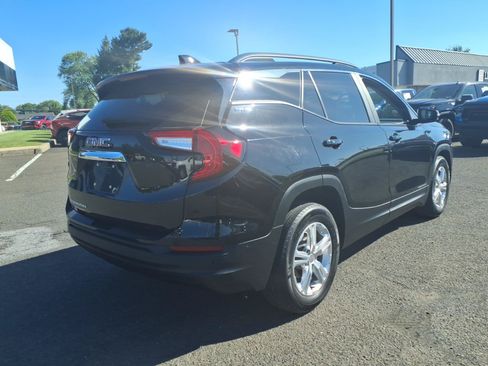 Used 2022 GMC Terrain SLE w/ Driver Convenience Package FWD image 3
