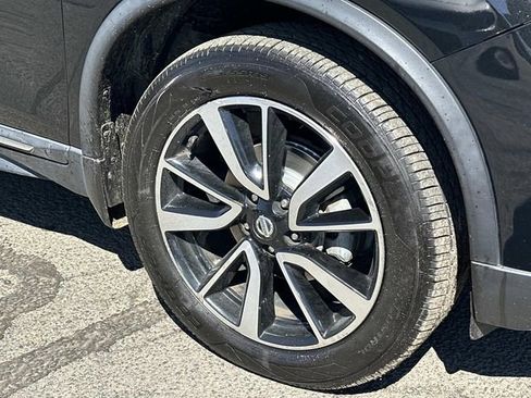 Used 2019 Nissan Rogue SL w/ Premium Package image 7