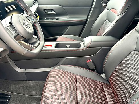 New 2026 Nissan Kicks SR w/ Cold Weather Package FWD image 10