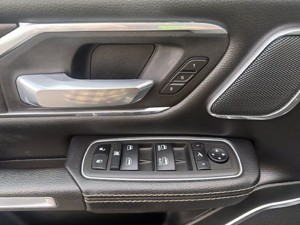 Used 2022 RAM 1500 Laramie AWD/4WD image 13