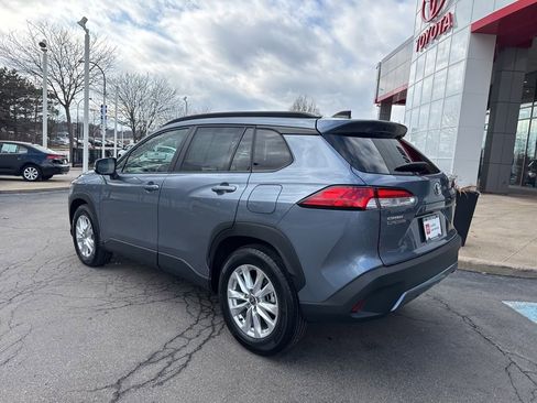 Certified 2025 Toyota Corolla Cross LE image 3