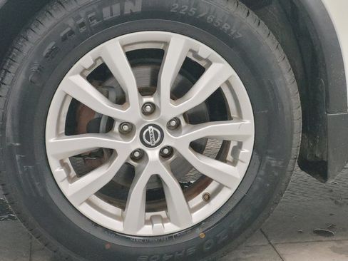 Used 2019 Nissan Rogue SV FWD image 31