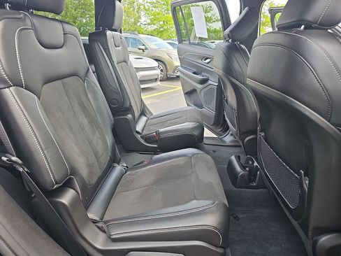Used 2023 Jeep Grand Cherokee L Laredo AWD/4WD image 11