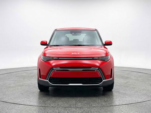 Used 2025 Kia Soul LX w/ LX Technology Package FWD image 2
