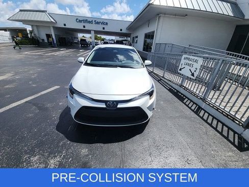 Used 2025 Toyota Corolla LE w/ Convenience Package image 2