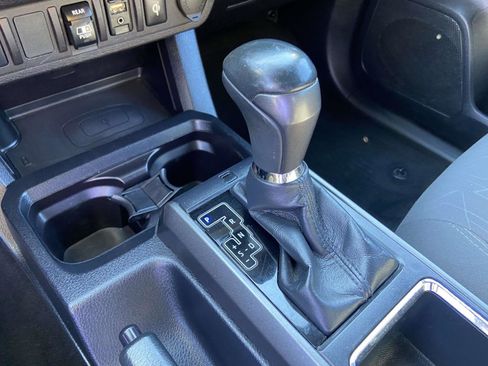 Used 2018 Toyota Tacoma SR image 9