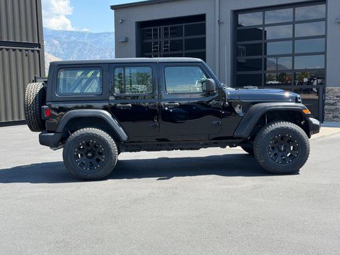 Used 2019 Jeep Wrangler Unlimited Sport AWD/4WD image 3