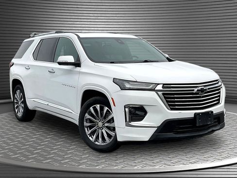 Used 2023 Chevrolet Traverse Premier FWD image 1