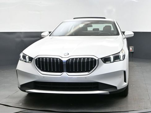 Certified 2025 BMW 530i xDrive w/ Premium Package image 10