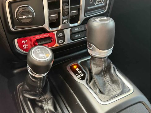 Used 2024 Jeep Wrangler Unlimited Rubicon w/ Technology Group AWD/4WD image 29