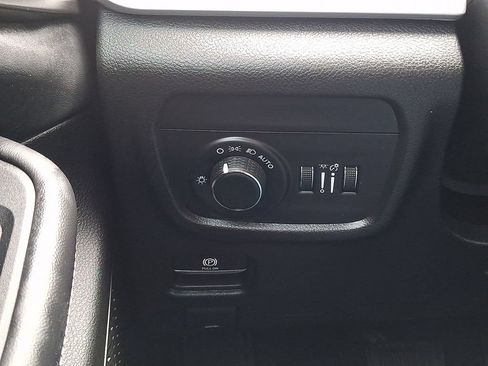 Used 2023 Jeep Grand Cherokee Laredo AWD/4WD image 26