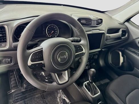 Used 2023 Jeep Renegade Latitude image 9