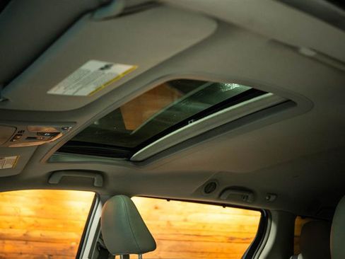 Used 2012 Toyota Sienna XLE image 23