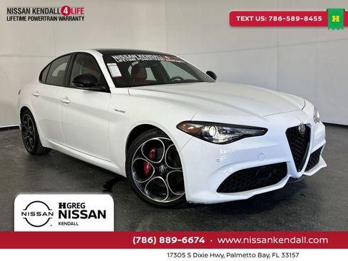 Used 2023 Alfa Romeo Giulia Veloce image 1