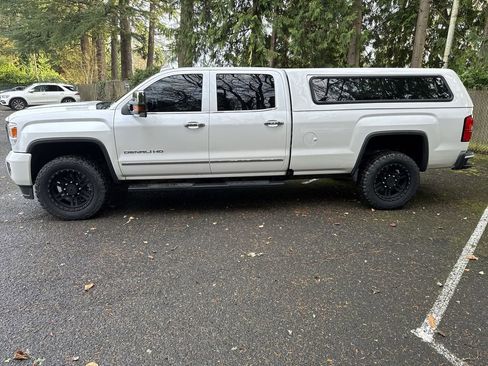 Used 2018 GMC Sierra 3500 Denali w/ Duramax Plus Package image 8
