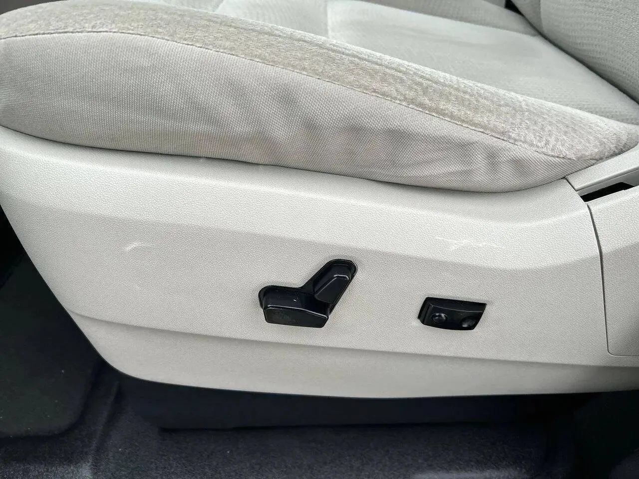 Used 2019 Dodge Grand Caravan SE w/ Power Convenience Group I FWD image 13