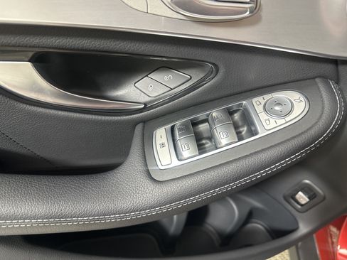 Used 2019 Mercedes-Benz GLC 300 4MATIC image 11