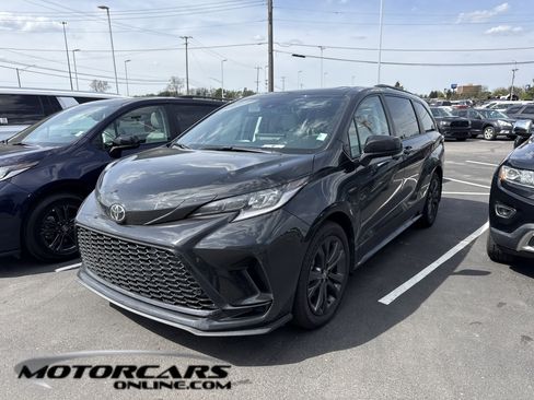 Used 2026 Toyota Sienna XSE FWD image 1