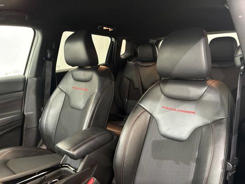 Used 2025 Jeep Compass Trailhawk AWD/4WD image 13