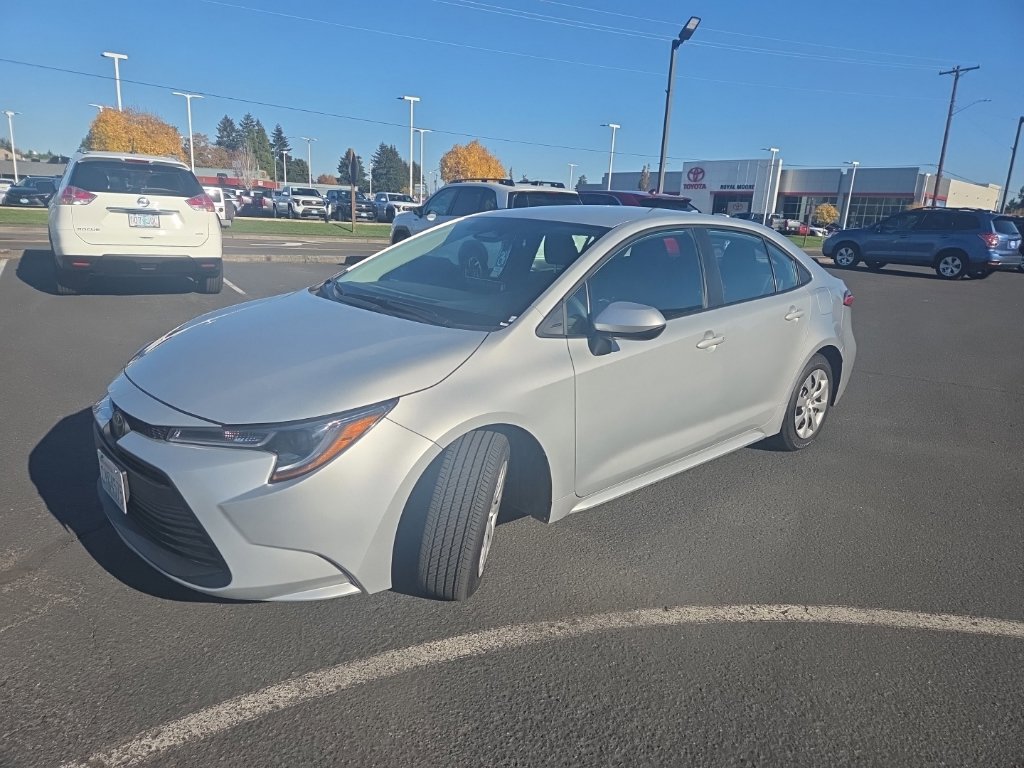 Used 2026 Toyota Corolla LE FWD image 3